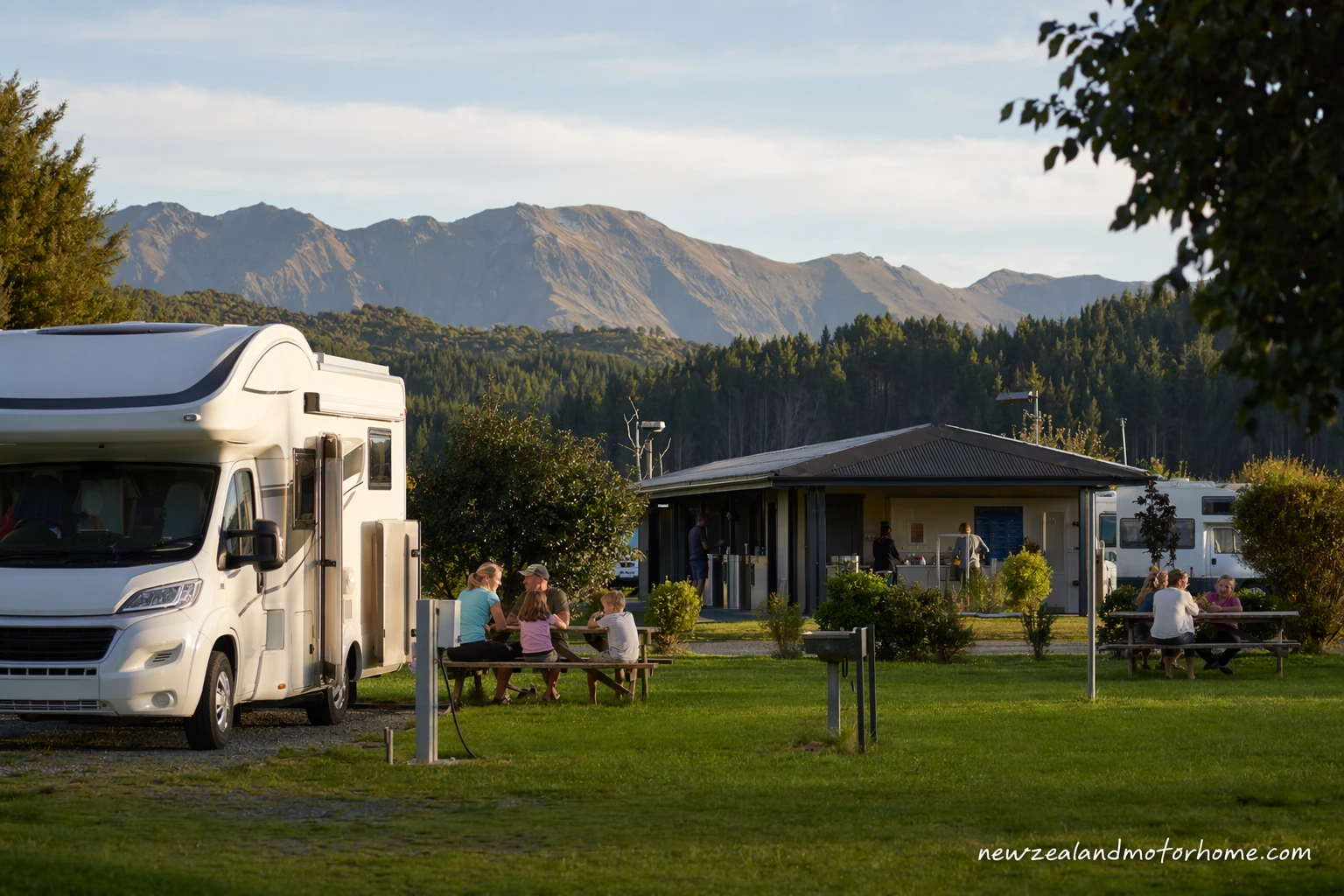 holiday parks ninety mile beach — campervan scene